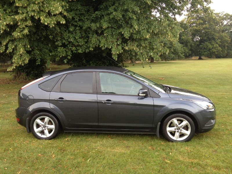 2011 FORD FOCUS 1.6 ZETEC HATCHBACK 5DR PETROL MANUAL 159 G KM, 99 BHP 2,995... photo